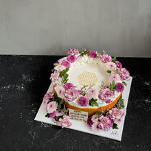 Load image into Gallery viewer, Delicious bespoke cakes by Kaki Desserts, showcasing intricate designs and vibrant colors on elegant cake displays.