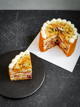 Load image into Gallery viewer, Pistachio honey jar by Kaki Desserts, showcasing a rich, golden texture with visible pistachio pieces on the label.