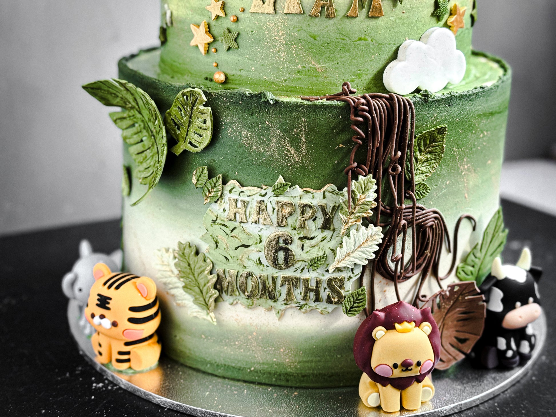 Assorted bespoke cakes from Kaki Desserts with intricate frosting and decorative toppings on a white plate.