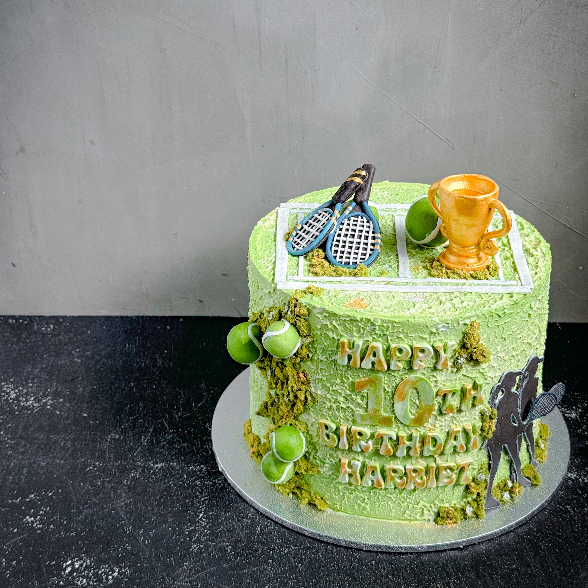 Decorative bespoke cake from Kaki Desserts featuring elegant floral icing and intricate piping work.