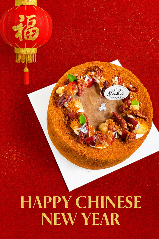 Apple pecan dessert by Kaki Desserts featuring fresh apple slices and toasted pecans on a white plate.