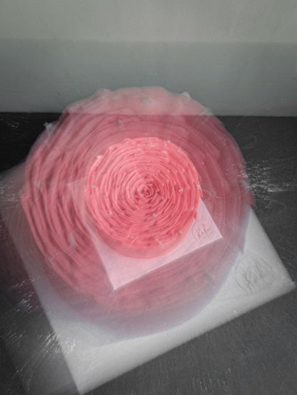 Velvet紅絲絨蛋糕 by Kaki Desserts, close-up of rich, vibrant red velvet cake with smooth icing and delicate texture.