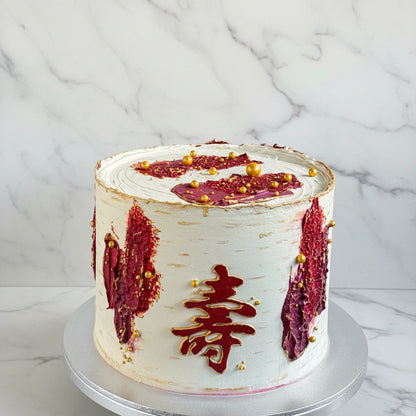 Marble horse-racing themed bespoke cake by Kaki Desserts with detailed edible decorations and realistic horse figures.