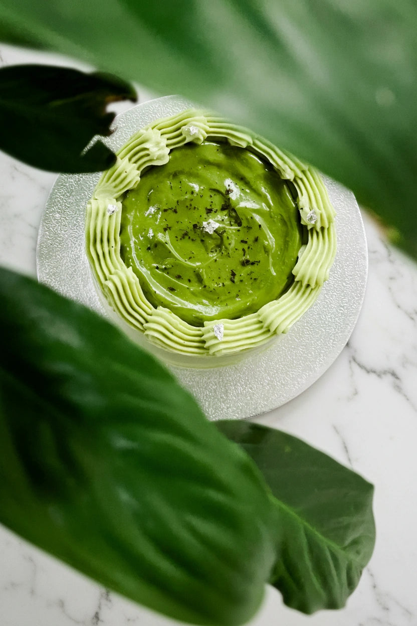 Kaki Desserts bespoke matcha scroll cake with marble design, featuring a smooth green tea-flavored cake topped with decorative scrolls.